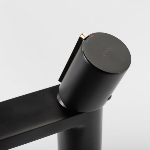 Basin Tap Icon Black/Gold Low